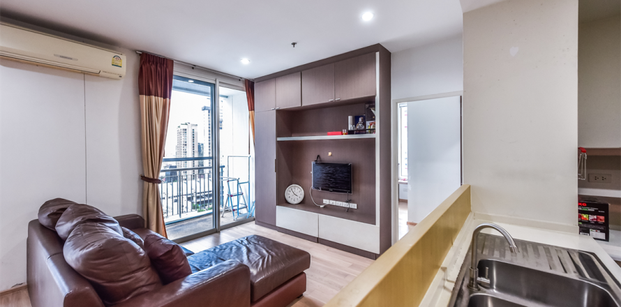 Condo in Bangkok, Thailand, 2 bedrooms  № 184274