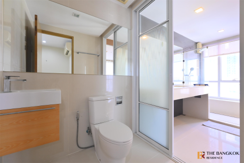 Condo in Bangkok, Thailand, 1 bedroom  № 184278 - photo 2