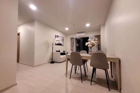 Кондоминиум с 2 спальнями в Кхлонг Сане, Бангкок, Таиланд № 158247 - фото 2