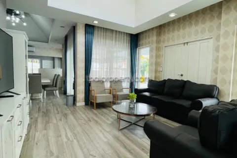 Casa de 3 dormitorios en Pattaya, Tailandia № 212181 - foto 4