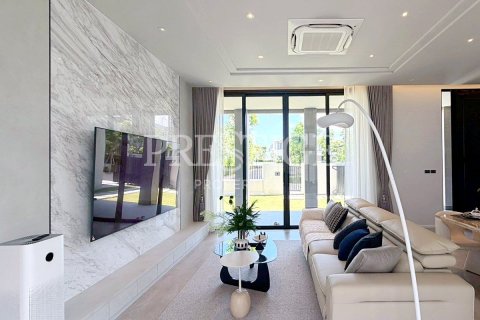 House in Pattaya, Thailand 4 bedrooms № 199867 - photo 2