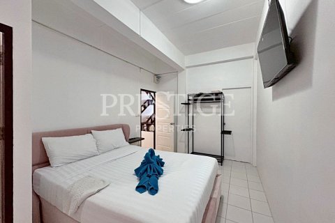 House in Pattaya, Thailand 12 bedrooms № 199871 - photo 22