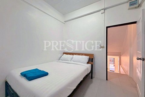 House in Pattaya, Thailand 12 bedrooms № 199871 - photo 12