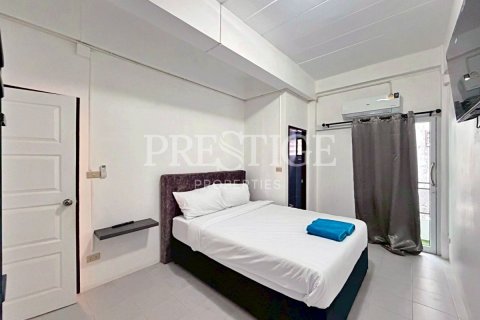 House in Pattaya, Thailand 12 bedrooms № 199871 - photo 19