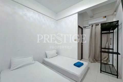 House in Pattaya, Thailand 12 bedrooms № 199871 - photo 17