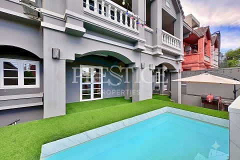 House in Pattaya, Thailand 12 bedrooms № 199870