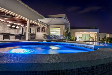 House in Pattaya, Thailand 4 bedrooms № 196914 - photo 3