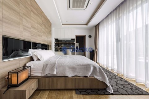 House in Pattaya, Thailand 4 bedrooms № 196914 - photo 11