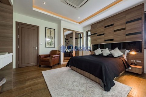 House in Pattaya, Thailand 4 bedrooms № 196914 - photo 26