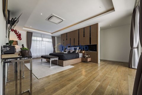 House in Pattaya, Thailand 4 bedrooms № 196914 - photo 29