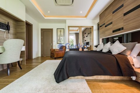 House in Pattaya, Thailand 4 bedrooms № 196914 - photo 25