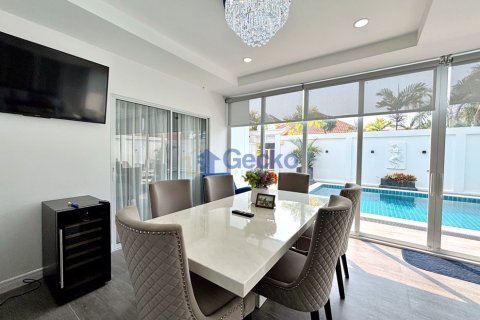 House in Pattaya, Thailand 3 bedrooms № 196918 - photo 5