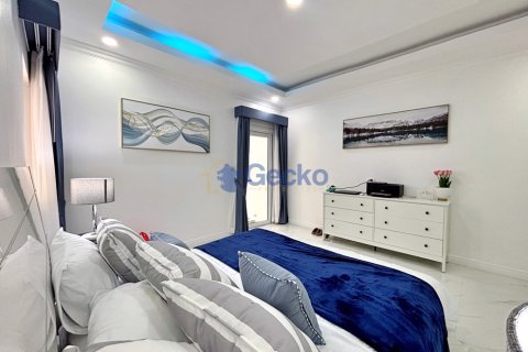 House in Pattaya, Thailand 3 bedrooms № 196918 - photo 18