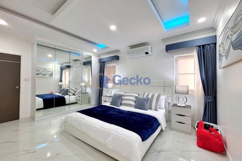 House in Pattaya, Thailand 3 bedrooms № 196918 - photo 17