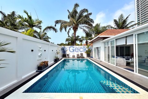 House in Pattaya, Thailand 3 bedrooms № 196918 - photo 29