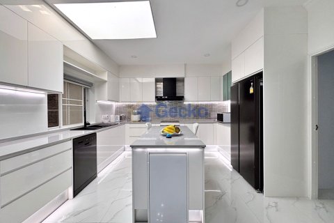 House in Pattaya, Thailand 3 bedrooms № 196918 - photo 12
