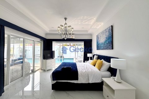 House in Pattaya, Thailand 3 bedrooms № 196918 - photo 25