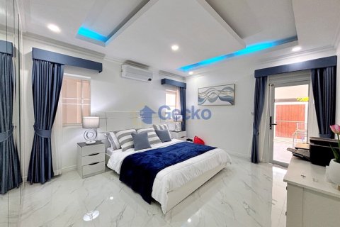 House in Pattaya, Thailand 3 bedrooms № 196918 - photo 16