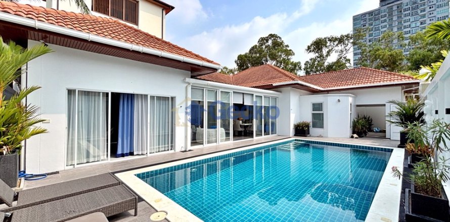 House in Pattaya, Thailand 3 bedrooms № 196918