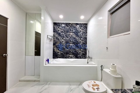 House in Pattaya, Thailand 3 bedrooms № 196918 - photo 28