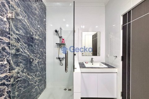 House in Pattaya, Thailand 3 bedrooms № 196918 - photo 20