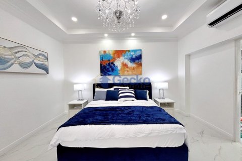 House in Pattaya, Thailand 3 bedrooms № 196918 - photo 21
