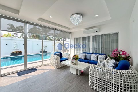 House in Pattaya, Thailand 3 bedrooms № 196918 - photo 3