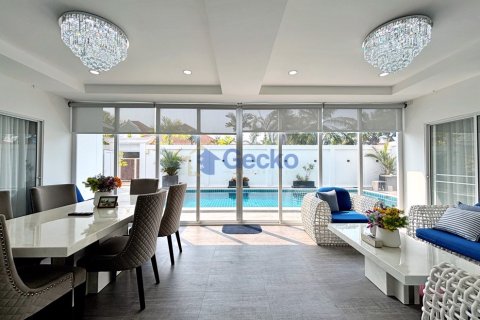 House in Pattaya, Thailand 3 bedrooms № 196918 - photo 7