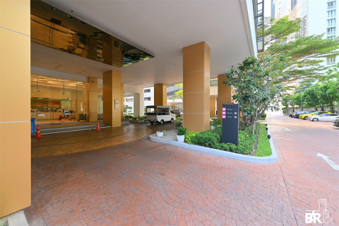 Condo in Bangkok, Thailand, 3 bedrooms № 189949 - photo 7