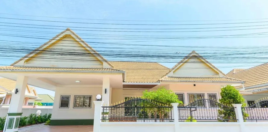 Дом в Паттайе, Таиланд с 4 комнатами № 155569