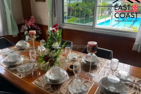 Casa de 5 dormitorios en Pattaya, Tailandia № 213464 - foto 4