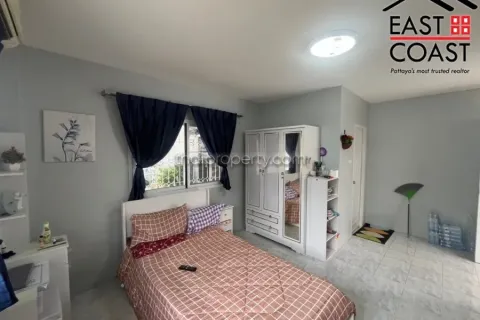 Casa de 5 dormitorios en Pattaya, Tailandia № 213464 - foto 15