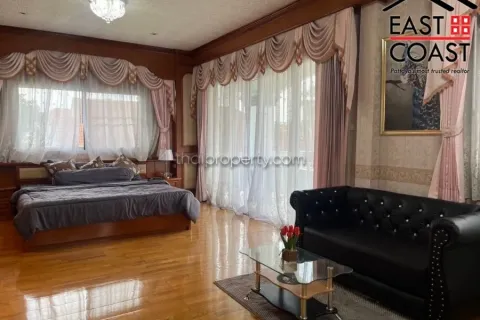 Casa de 5 dormitorios en Pattaya, Tailandia № 213464 - foto 7
