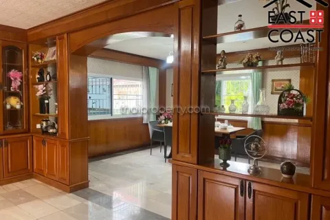 Casa de 5 dormitorios en Pattaya, Tailandia № 213464 - foto 3