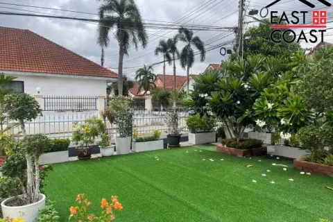 Casa de 5 dormitorios en Pattaya, Tailandia № 213464 - foto 12