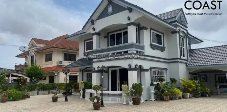 Casa de 5 dormitorios en Pattaya, Tailandia № 213464