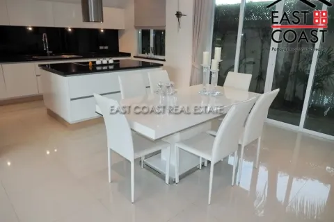 Casa de 3 dormitorios en Pattaya, Tailandia № 213463 - foto 11