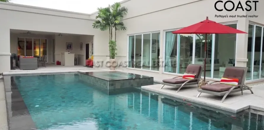Casa de 3 dormitorios en Pattaya, Tailandia № 213463
