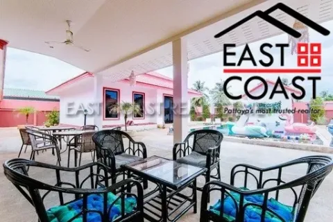 Casa de 4 dormitorios en Pattaya, Tailandia № 213465 - foto 8
