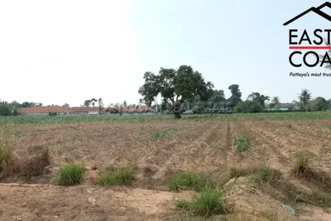 Terreno en Pattaya, Tailandia № 213945