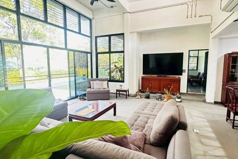 Villa in Pattaya, Thailand 4 bedrooms № 171603 - photo 2