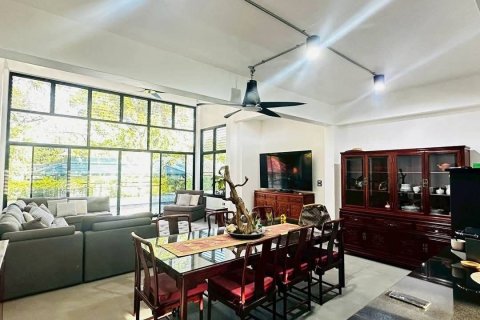 Villa in Pattaya, Thailand 4 bedrooms № 171603 - photo 4