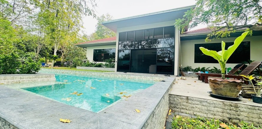 Villa in Pattaya, Thailand 4 bedrooms № 171603