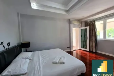 Casa de 4 dormitorios en Pattaya, Tailandia № 210656 - foto 9