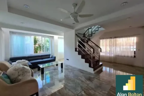 Casa de 4 dormitorios en Pattaya, Tailandia № 210656 - foto 6