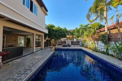 Casa de 4 dormitorios en Pattaya, Tailandia № 210656 - foto 24