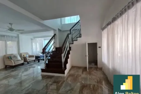 Casa de 4 dormitorios en Pattaya, Tailandia № 210656 - foto 5