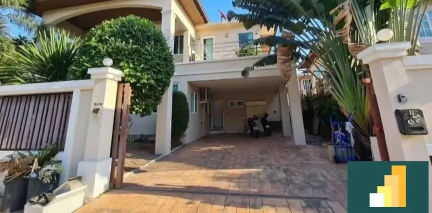 Casa de 4 dormitorios en Pattaya, Tailandia № 210656