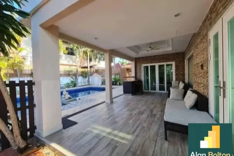 Casa de 4 dormitorios en Pattaya, Tailandia № 210656 - foto 12
