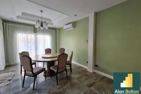 Casa de 4 dormitorios en Pattaya, Tailandia № 210656 - foto 13